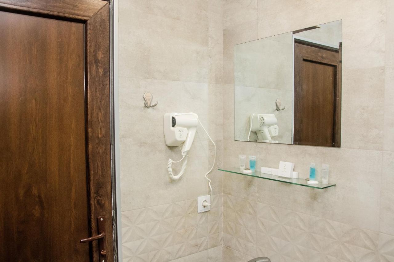 Red Hotel Тбілісі Екстер'єр фото