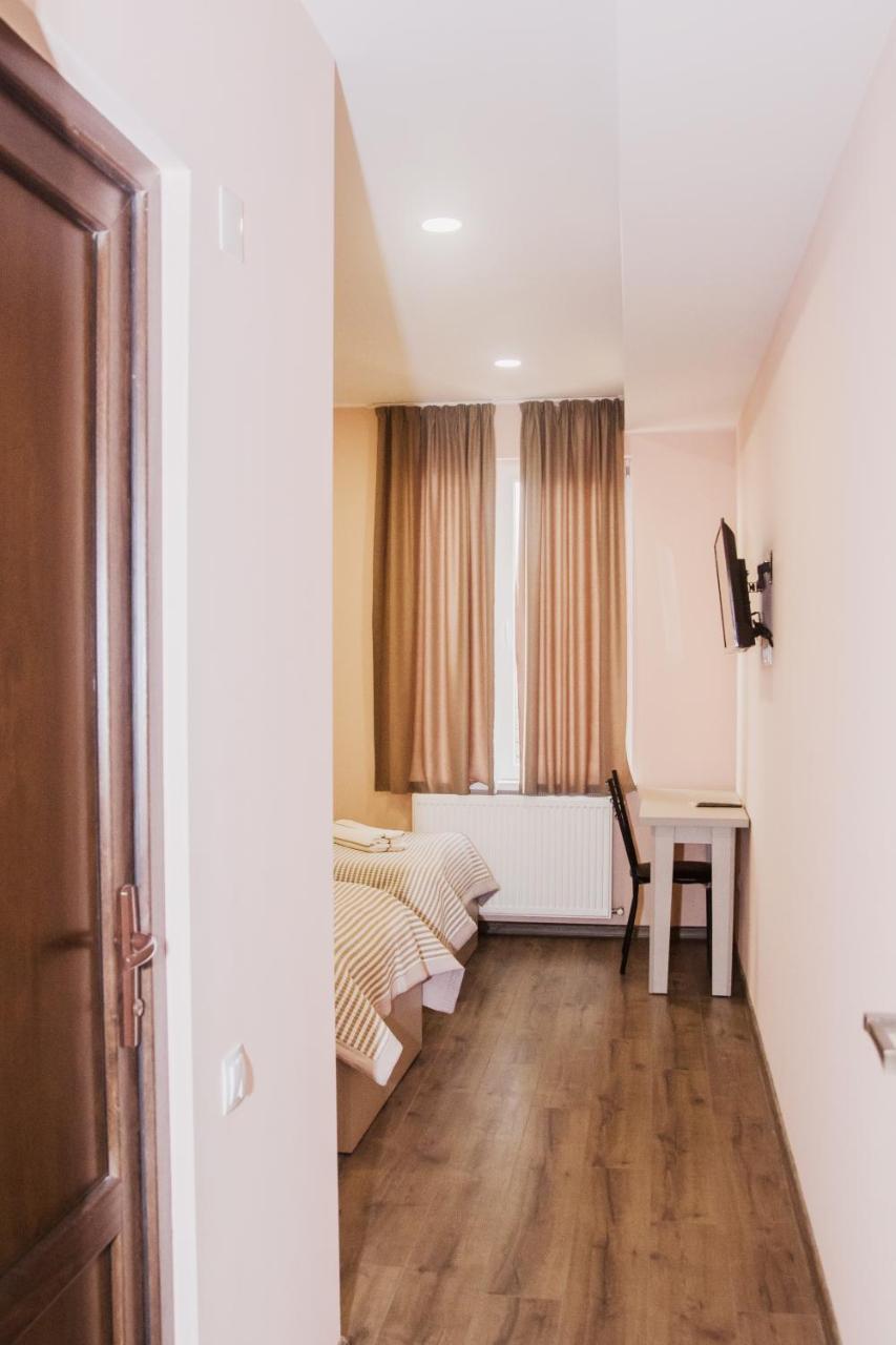 Red Hotel Тбілісі Екстер'єр фото