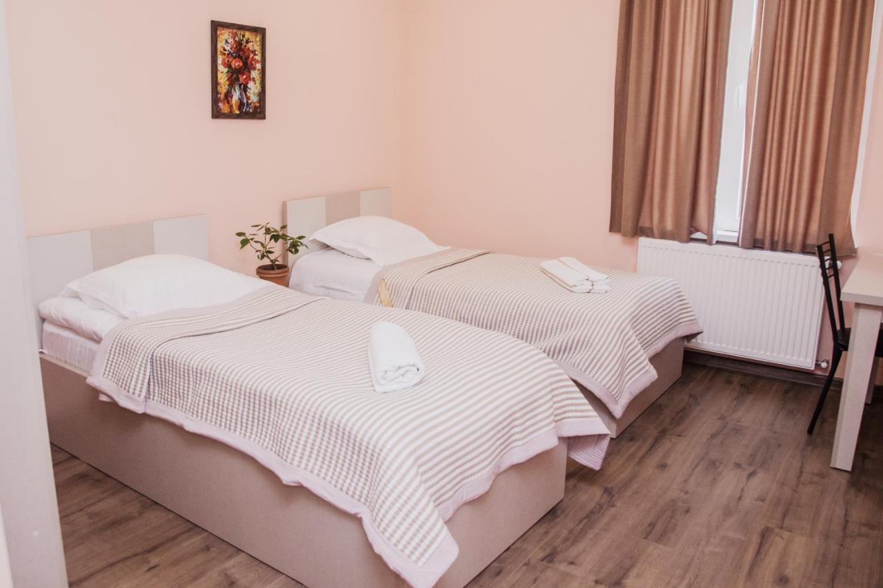 Red Hotel Тбілісі Екстер'єр фото