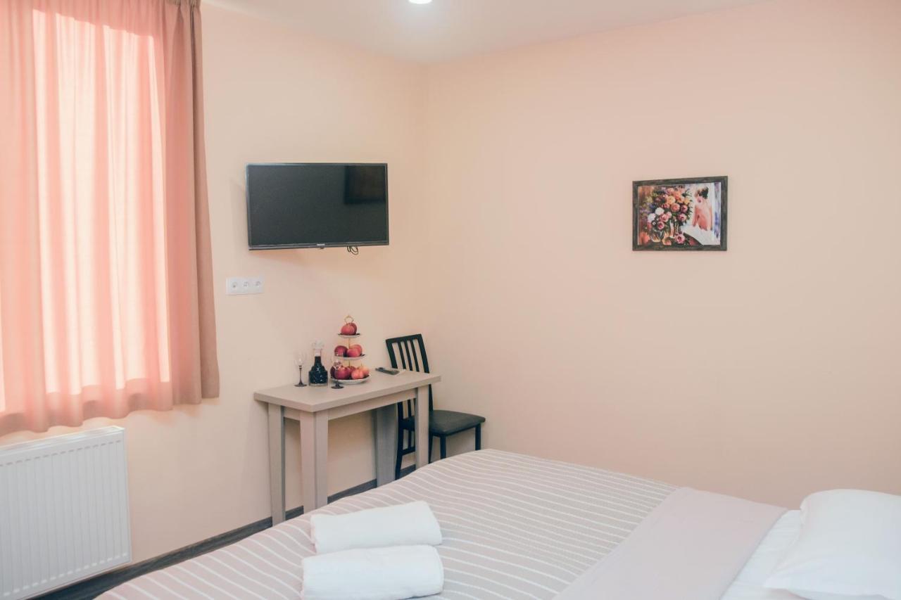Red Hotel Тбілісі Екстер'єр фото