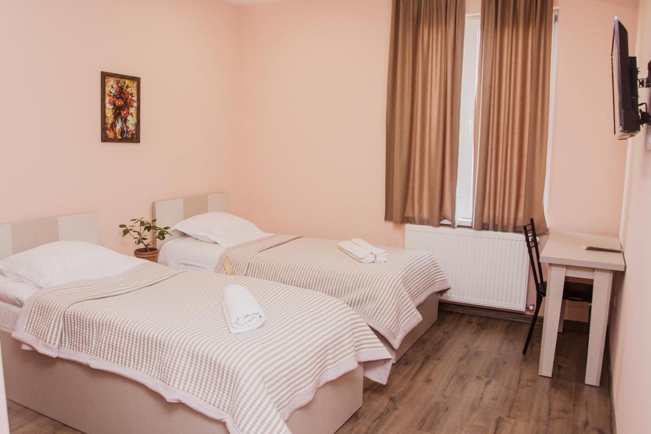 Red Hotel Тбілісі Екстер'єр фото