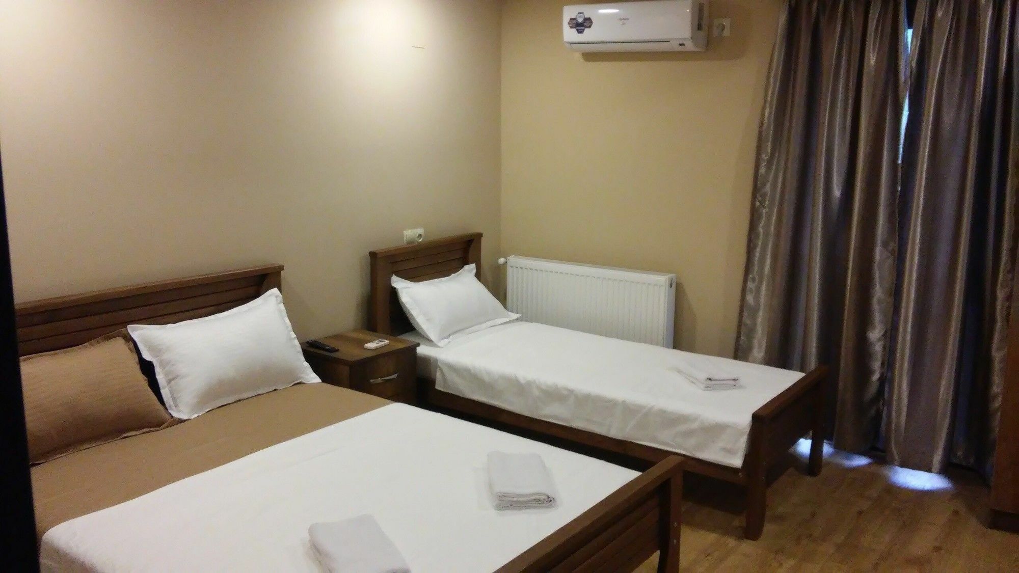 Red Hotel Тбілісі Екстер'єр фото